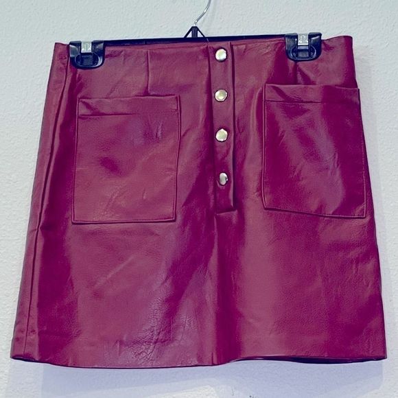 Forever 21 Dresses & Skirts - Forever 21 pleather skirt (0054)